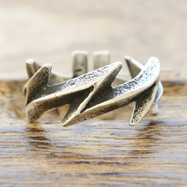 Aaron Anderson(アーロンアンダーソン) トゥファキャスト ライトニング リング インディアンジュエリー ナバホ族 稲妻 シルバー925 スタンプ 燻し ハンドメイド ジュエリー ネイティブ アメリカン ジュエリー AA-100【一点もの】【ギフト包装対応】【送料無料】