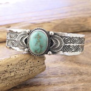 Sunshine Reeves(サンシャインリーブス) ヘビーゲージ 4面スタンプ キャリコレイク ターコイズ バングル 140mm シルバー925 平打ち インディアンジュエリー ナバホ族 ネイティブ アメリカン ジュエリー SR-235