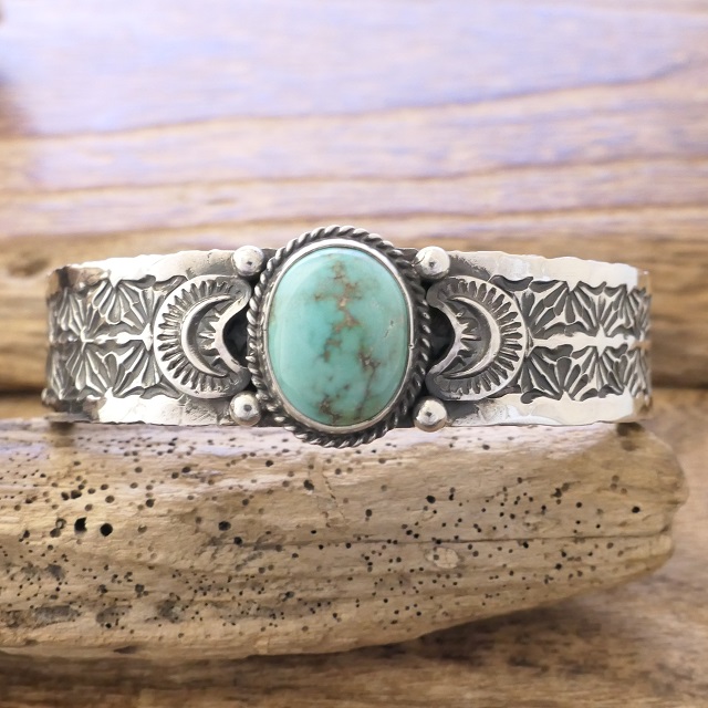 Sunshine Reeves(サンシャインリーブス) ヘビーゲージ 4面スタンプ キャリコレイク ターコイズ バングル 140mm シルバー925 平打ち インディアンジュエリー ナバホ族 ネイティブ アメリカン ジュエリー SR-235