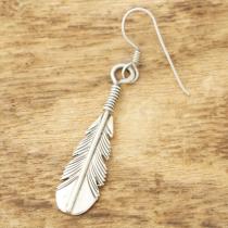 【一点もの】 イーグル フェザー ドロップ ピアス メンズ レディース インディアンジュエリー ナバホ シルバー925 燻し ハンドメイド ジュエリー ネイティブ アメリカン IJ-802