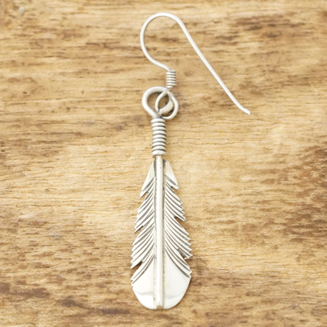 【一点もの】 イーグル フェザー ドロップ ピアス メンズ レディース インディアンジュエリー ナバホ シルバー925 燻し ハンドメイド ジュエリー ネイティブ アメリカン IJ-802