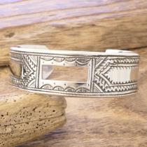 Tuareg Silver(トゥアレグ シルバー) ハンドメイド バングル 138mm メンズ レディース シルバー トゥアレグ族 サハラ砂漠 遊牧民 アフリカ ハンドメイド ジュエリー 手彫り ファッション ブランド アパレル TA-265