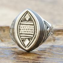 Tuareg Silver(トゥアレグ シルバー) エボニーウッド ハンドメイド リング 18号 メンズ レディース シルバー 印台 シグネット 指輪 トゥアレグ族 アフリカ 民族 遊牧民 手彫り ジュエリー アクセサリー TA-161