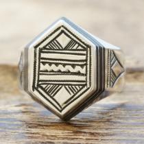 Tuareg Silver(トゥアレグ シルバー) エボニーウッド ハンドメイド リング 20.5号 メンズ レディース シルバー 印台 シグネット 指輪 トゥアレグ族 アフリカ 民族 遊牧民 手彫り ジュエリー アクセサリー TA-162