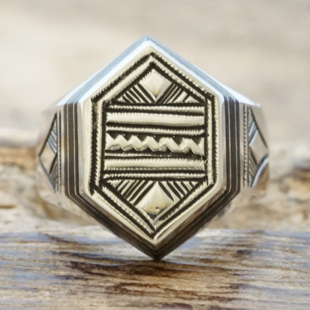 Tuareg Silver(トゥアレグ シルバー) エボニーウッド ハンドメイド リング 20.5号 メンズ レディース シルバー 印台 シグネット 指輪 トゥアレグ族 アフリカ 民族 遊牧民 手彫り ジュエリー アクセサリー TA-162