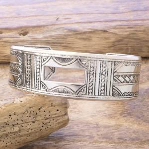 Tuareg silver(トゥアレグ シルバー) 手彫り バングル メンズ レディース シルバー トゥアレグ族 サハラ砂漠 遊牧民 ハンドメイド ジュエリー ファッション ブランド アパレル おしゃれ TA-252