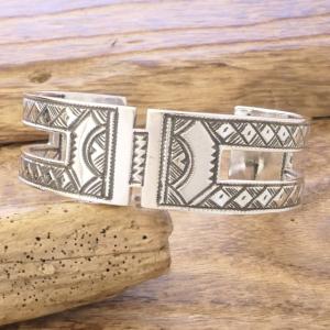 Tuareg silver(トゥアレグ シルバー) 手彫り バングル メンズ レディース シルバー トゥアレグ族 サハラ砂漠 遊牧民 ハンドメイド ジュエリー ファッション ブランド アパレル おしゃれ TA-253