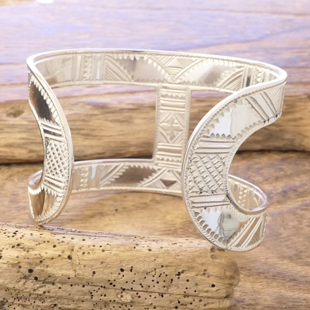 Tuareg silver(トゥアレグ シルバー) 手彫り バングル メンズ レディース シルバー トゥアレグ族 サハラ砂漠 遊牧民 ハンドメイド ジュエリー ファッション ブランド アパレル おしゃれ TA-257