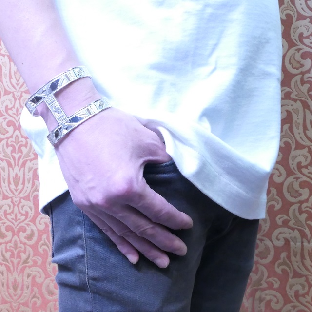 Tuareg silver(トゥアレグ シルバー) 手彫り バングル メンズ レディース シルバー トゥアレグ族 サハラ砂漠 遊牧民 ハンドメイド ジュエリー ファッション ブランド アパレル おしゃれ TA-257