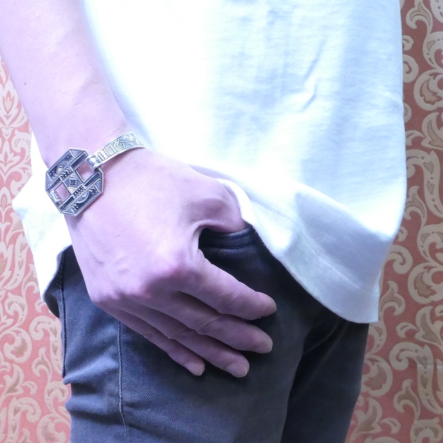 Tuareg silver(トゥアレグ シルバー) 手彫り バングル ブレスレット メンズ レディース シルバー トゥアレグ族 サハラ砂漠 遊牧民 ハンドメイド ジュエリー ファッション ブランド アパレル おしゃれ TA-258