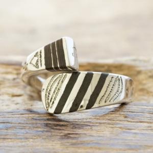 Tuareg silver(トゥアレグ シルバー) ハンドメイド フリータイプ リング メンズ レディース シルバー エボニーウッド 指輪 トゥアレグ族 手彫り ジュエリー アクセサリー TA-148