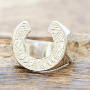 Tuareg silver(トゥアレグ シルバー) ハンドメイド ホースシュー リング メンズ レディース 馬蹄 ラッキーモチーフ シルバー 指輪 トゥアレグ族 手彫り ジュエリー アクセサリー TA-153
