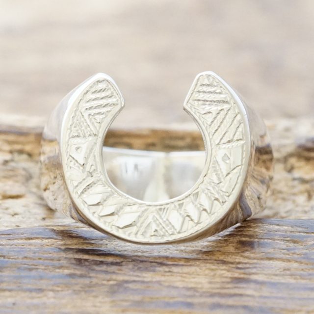 Tuareg silver(トゥアレグ シルバー) ハンドメイド ホースシュー リング メンズ レディース 馬蹄 ラッキーモチーフ シルバー 指輪 トゥアレグ族 手彫り ジュエリー アクセサリー TA-153