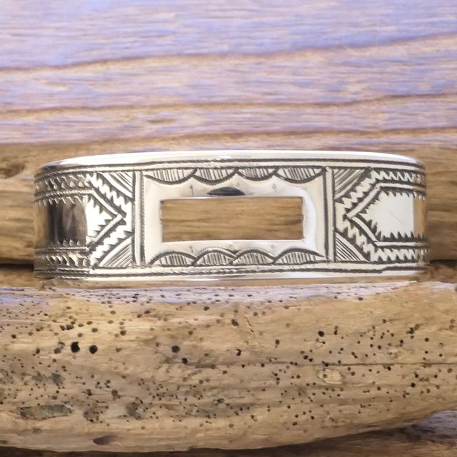 Tuareg Silver(トゥアレグ シルバー) ハンドメイド バングル 135mm メンズ レディース シルバー トゥアレグ族 サハラ砂漠 遊牧民 アフリカ ニジェール ジュエリー 手彫り ファッション ブランド アパレル TA-268