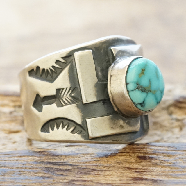 Sunshine Reeves(サンシャインリーブス) ブルームーン スワスティカ スタンプ リング 卍 マンジ 天然ターコイズ シルバー925 スタンプワーク アロー スター インディアンジュエリー ナバホ族 シルバーアクセサリー 銀 SR-122