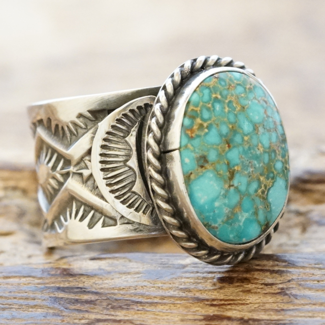 Sunshine Reeves(サンシャインリーブス) キングマン ターコイズ スタンプ リング アメリカ産 天然 シルバー925 スタンプワーク インディアンジュエリー ナバホ族 シルバーアクセサリー 銀 ハンドメイドジュエリー SR-124
