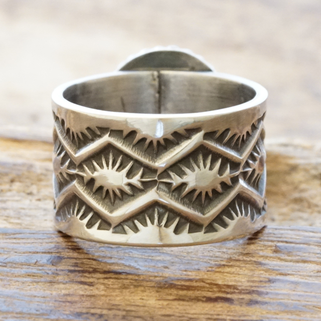 Sunshine Reeves(サンシャインリーブス) キングマン ターコイズ スタンプ リング アメリカ産 天然 シルバー925 スタンプワーク インディアンジュエリー ナバホ族 シルバーアクセサリー 銀 ハンドメイドジュエリー SR-124