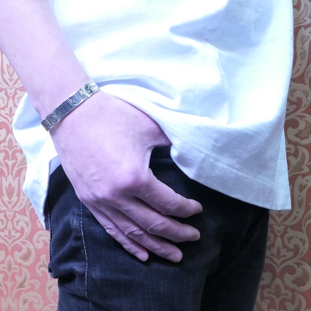 Tuareg Silver(トゥアレグ シルバー) ハンドメイド バングル メンズ レディース シルバー トゥアレグ族 サハラ砂漠 遊牧民 アフリカ ハンドメイド ジュエリー 手彫り ファッション ブランド アパレル おしゃれ TA-261