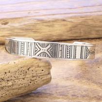 Tuareg Silver(トゥアレグ シルバー) ハンドメイド バングル メンズ レディース シルバー トゥアレグ族 サハラ砂漠 遊牧民 アフリカ ハンドメイド ジュエリー 手彫り ファッション ブランド アパレル おしゃれ TA-262
