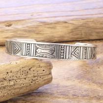 Tuareg Silver(トゥアレグ シルバー) ハンドメイド バングル メンズ レディース シルバー トゥアレグ族 サハラ砂漠 遊牧民 アフリカ ハンドメイド ジュエリー 手彫り ファッション ブランド アパレル おしゃれ TA-263