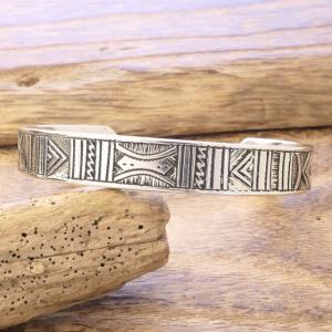Tuareg Silver(トゥアレグ シルバー) ハンドメイド バングル メンズ レディース シルバー トゥアレグ族 サハラ砂漠 遊牧民 アフリカ ハンドメイド ジュエリー 手彫り ファッション ブランド アパレル おしゃれ TA-263
