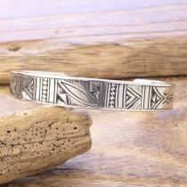 Tuareg Silver(トゥアレグ シルバー) ハンドメイド バングル メンズ レディース シルバー トゥアレグ族 サハラ砂漠 遊牧民 アフリカ ハンドメイド ジュエリー 手彫り ファッション ブランド アパレル おしゃれ TA-264