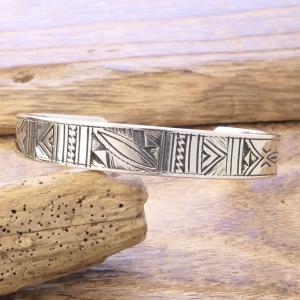 Tuareg Silver(トゥアレグ シルバー) ハンドメイド バングル メンズ レディース シルバー トゥアレグ族 サハラ砂漠 遊牧民 アフリカ ハンドメイド ジュエリー 手彫り ファッション ブランド アパレル おしゃれ TA-264