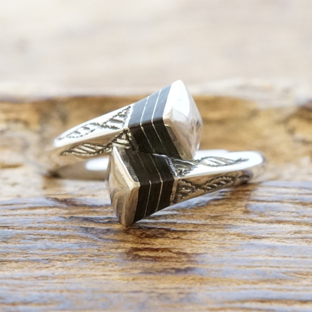 Tuareg Silver(トゥアレグ シルバー) エボニーウッド フリータイプ リング メンズ レディース シルバー 指輪 トゥアレグ族 アフリカ 民族 遊牧民 手彫り ハンドメイド ジュエリー アクセサリー TA-157