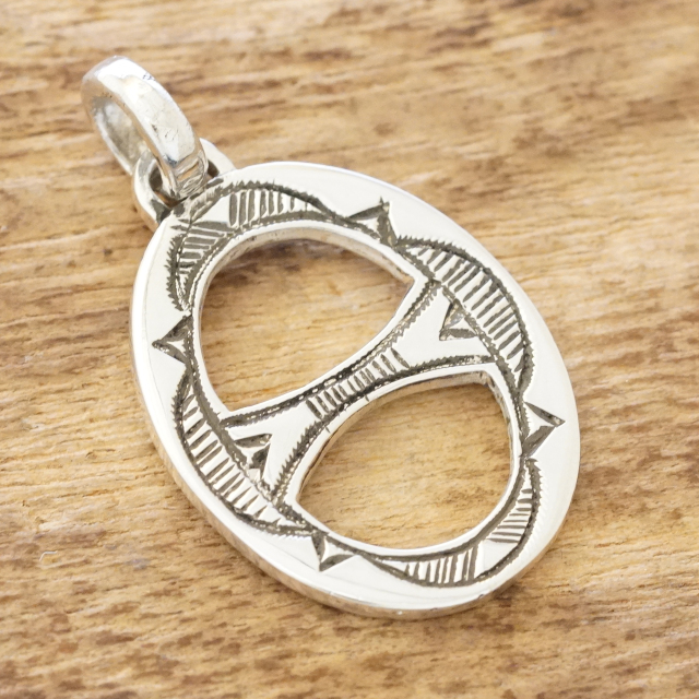 Tuareg Silver(トゥアレグ シルバー) ハンドメイド アンカー ペンダント ネックレス メンズ レディース シルバー トゥアレグ族 サハラ砂漠 遊牧民 アフリカ ジュエリー 手彫り ファッション ブランド アパレル TA-400
