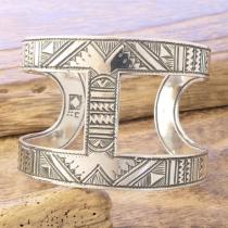 Tuareg silver(トゥアレグ シルバー) 手彫り バングル メンズ レディース シルバー トゥアレグ族 サハラ砂漠 遊牧民 ハンドメイド ジュエリー ファッション ブランド アパレル おしゃれ TA-255