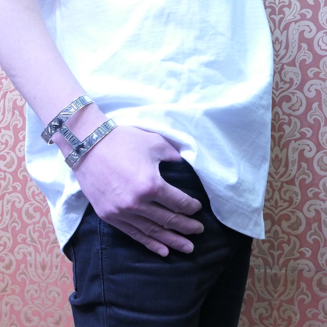 Tuareg silver(トゥアレグ シルバー) 手彫り バングル メンズ レディース シルバー トゥアレグ族 サハラ砂漠 遊牧民 ハンドメイド ジュエリー ファッション ブランド アパレル おしゃれ TA-255