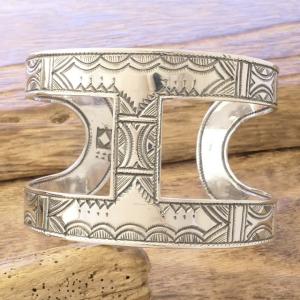 Tuareg silver(トゥアレグ シルバー) 手彫り バングル メンズ レディース シルバー トゥアレグ族 サハラ砂漠 遊牧民 ハンドメイド ジュエリー ファッション ブランド アパレル おしゃれ TA-256