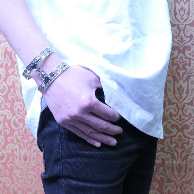 Tuareg silver(トゥアレグ シルバー) 手彫り バングル メンズ レディース シルバー トゥアレグ族 サハラ砂漠 遊牧民 ハンドメイド ジュエリー ファッション ブランド アパレル おしゃれ TA-256