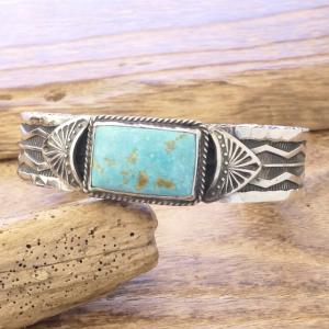 Sunshine Reeves(サンシャインリーブス) ヘビーゲージ 4面スタンプ ターコイズマウンテン バングル 142mm シルバー925 平打ち インディアンジュエリー ナバホ族 シルバーアクセサリー ネイティブ アメリカン ジュエリー SR-234