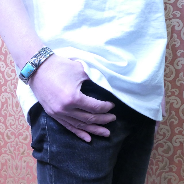 Sunshine Reeves(サンシャインリーブス) ヘビーゲージ 4面スタンプ ターコイズマウンテン バングル 142mm シルバー925 平打ち インディアンジュエリー ナバホ族 シルバーアクセサリー ネイティブ アメリカン ジュエリー SR-234