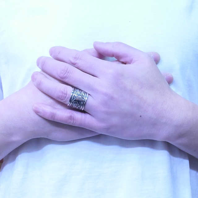 Sunshine Reeves(サンシャインリーブス) スター スタンプ 平打ち リング シルバー925 指輪 太め インディアンジュエリー ナバホ族 ネイティブ アメリカン ジュエリー シルバーアクセサリー 銀 SR-125